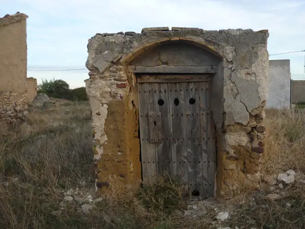 Imagen de «Bodegas en cerro en Ainzón»