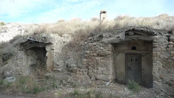 Imagen de «Bodegas en Cerro en Albeta»