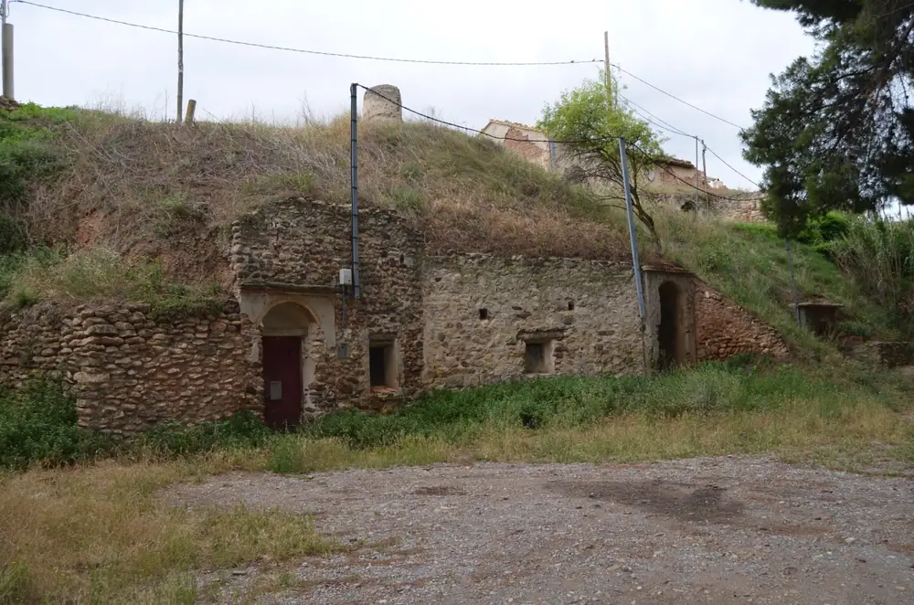 Imagen de «Bodegas en cerro en Ainzón»